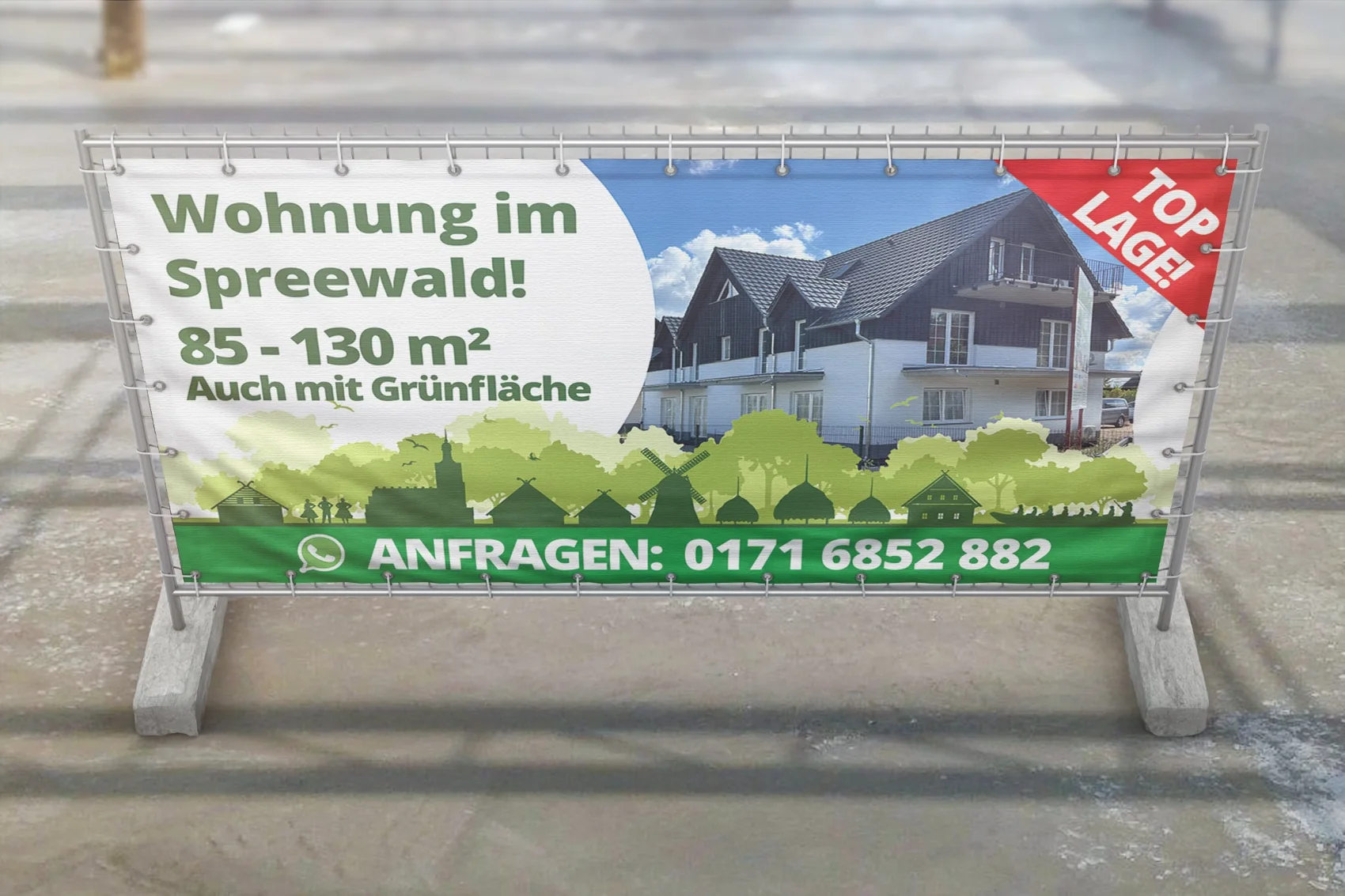 Großformatige Werbung für Wohnungsangebote